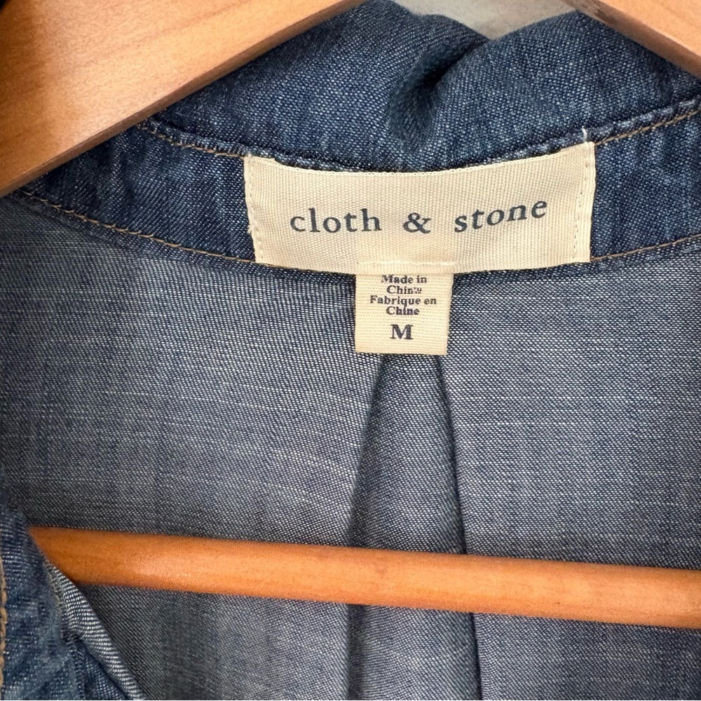 Anthropologie Cloth & Stone Chambray Tencel Button Up Shirt. Size Medium. - Picture 5 of 15